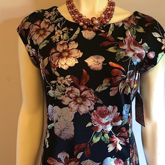 Women’s BeigeECI Metallic-Print Sheath Dress - Picture 7 of 10